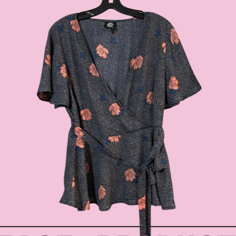 Floral detailed polka dot top with ruffled bottom L